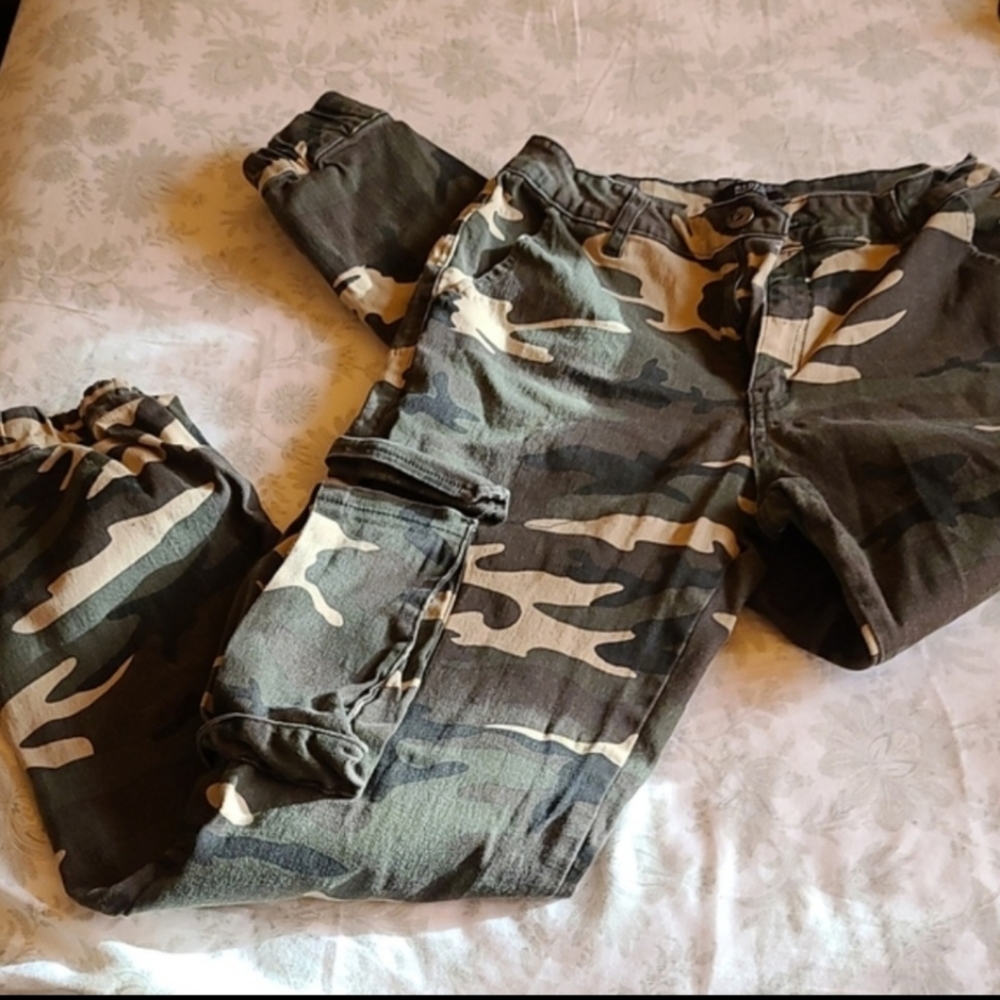 Camouflage jeans